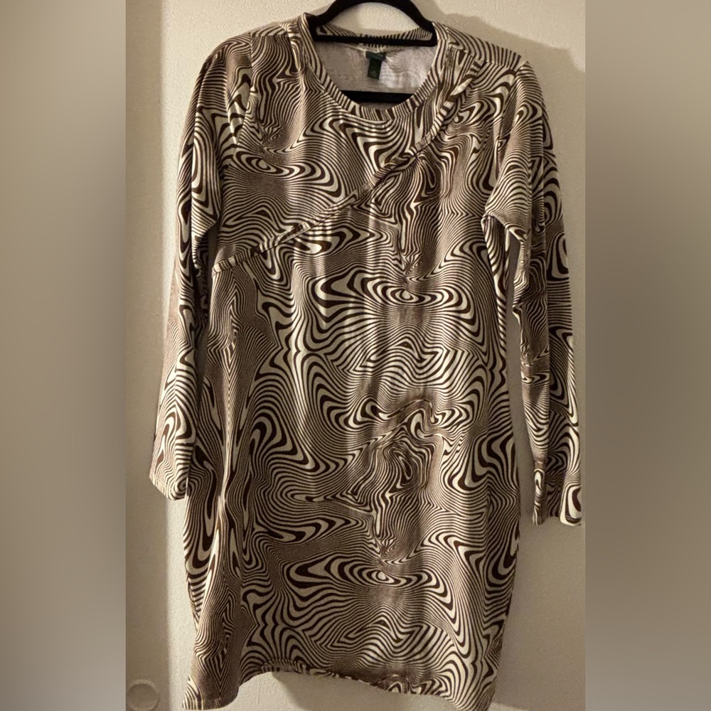Dress with long sleeves